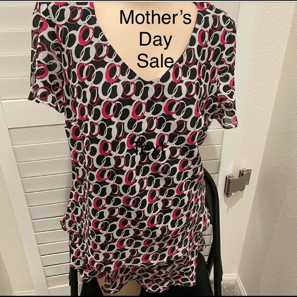 Business or Casual 2pc Blouse and Skirt Set. - Picture 3 of 7